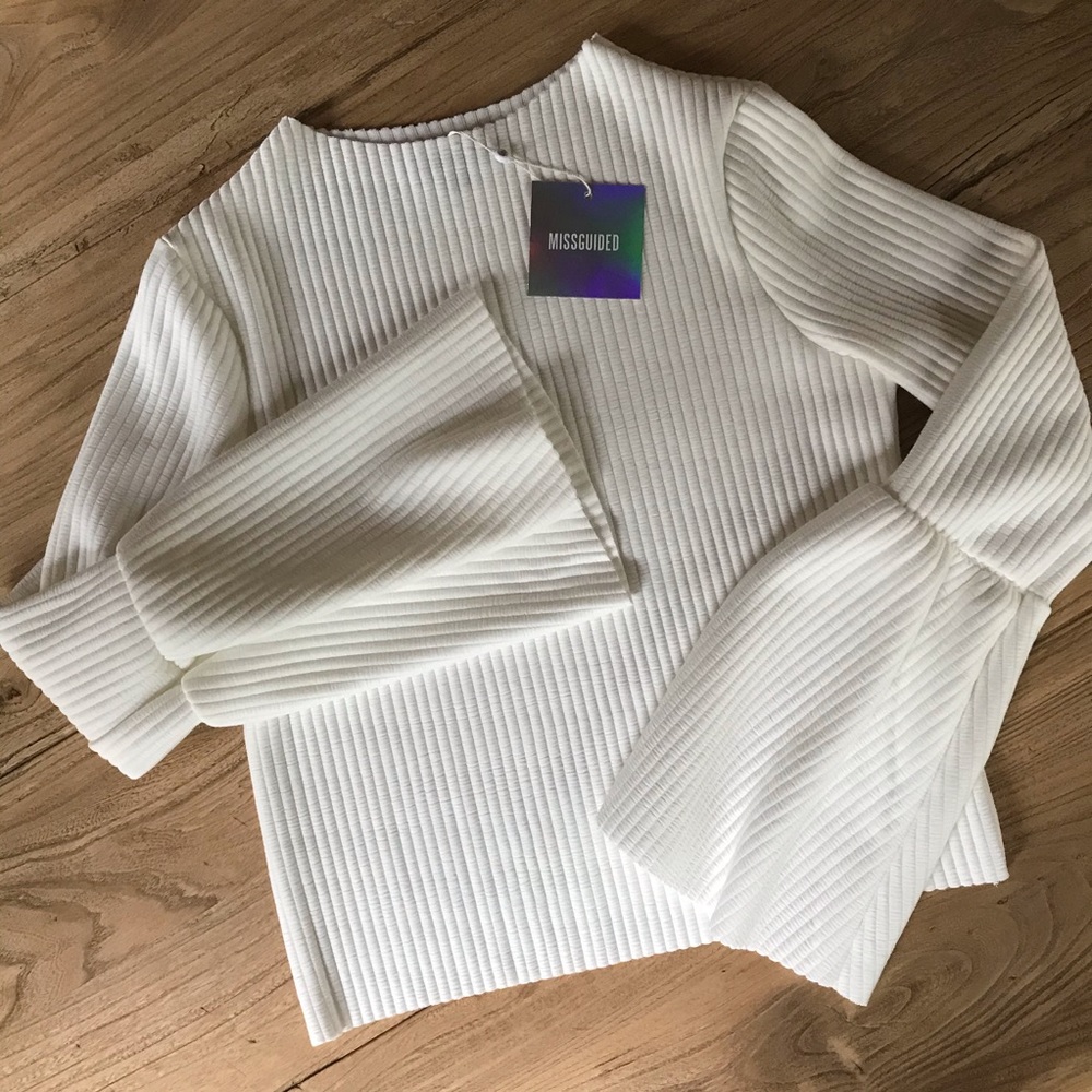 Misguided NWT Ribbed Flared Sleeve Top